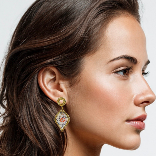 Coral Garden Teardrop Bezel